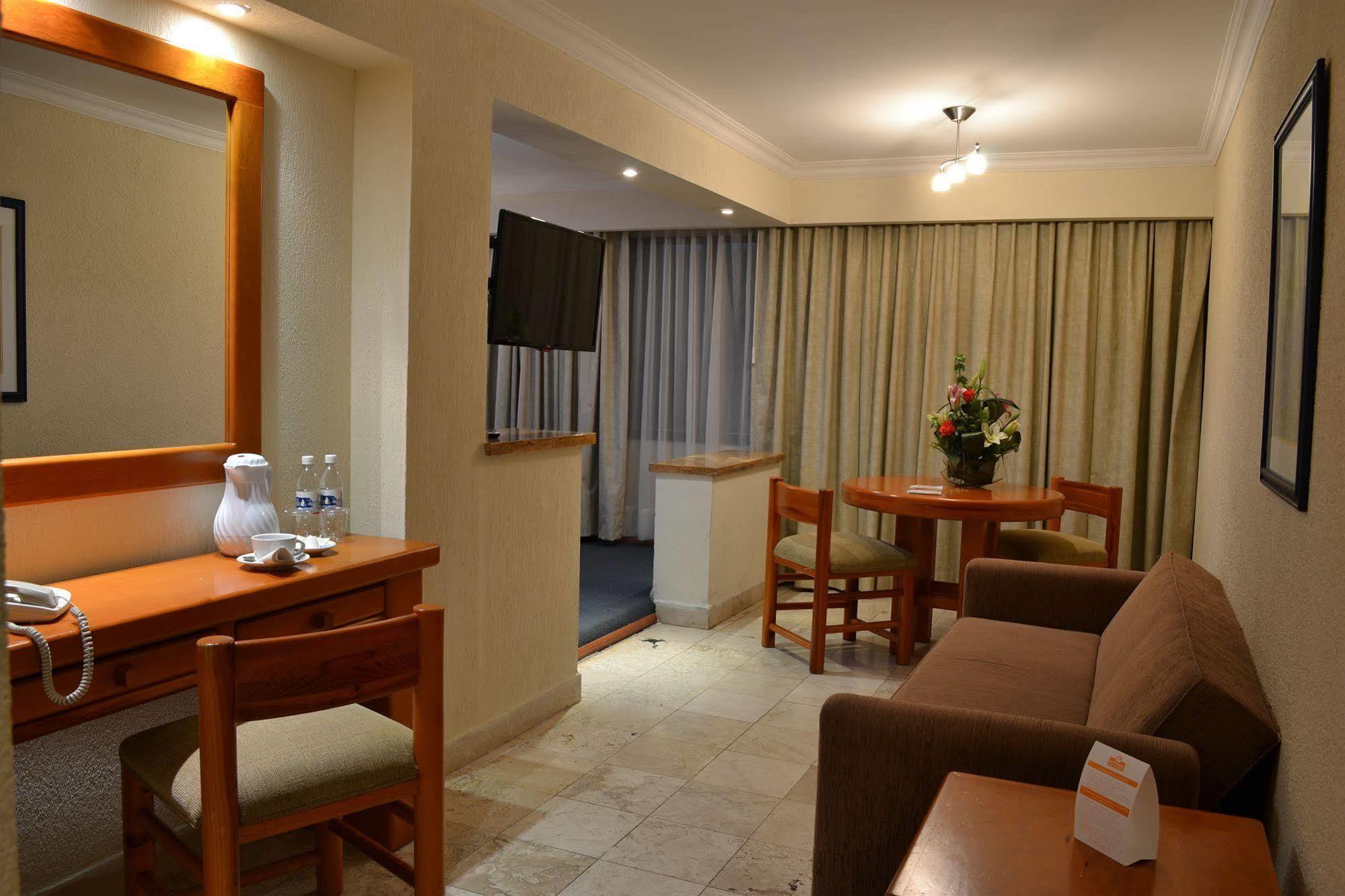La Posada Hotel Y Suites San Luis Potosí Buitenkant foto